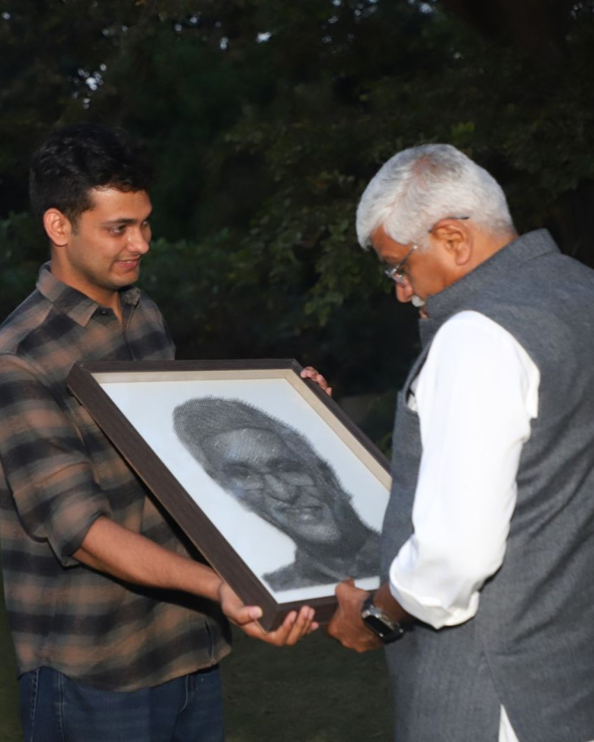 Shri Gajendra Singh Shekhawat Ji — Portrait in Thread, photo 2